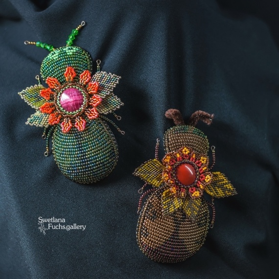 Альбом пользователя swetta: Брошь Цветок-жук из серии Живые цветы.