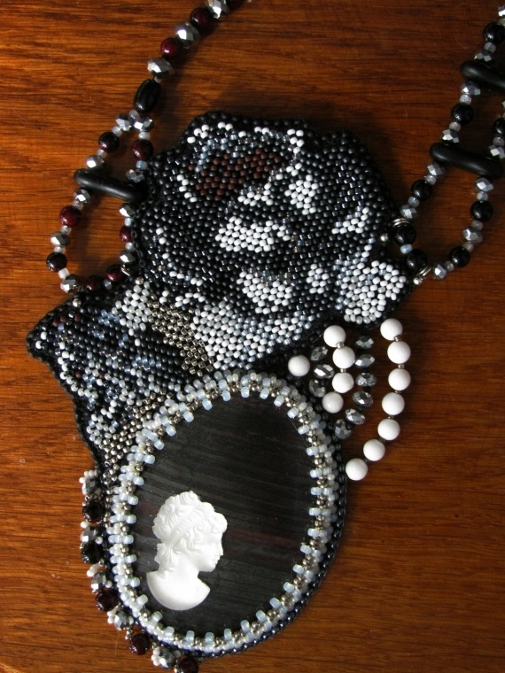 Альбом пользователя MarinaD: Кулон Ретро