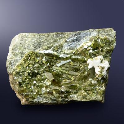 Камни и материалы: Поделочные минералы. Везувиан.