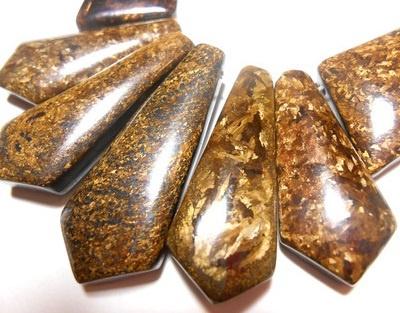 Камни и материалы: Поделочные минералы. Бронзит.