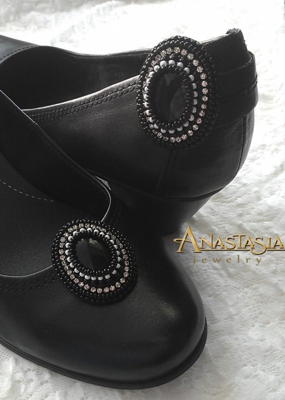 Альбом пользователя Настя: Комплект из бисера и камней Black&White колье и клипсы для обуви