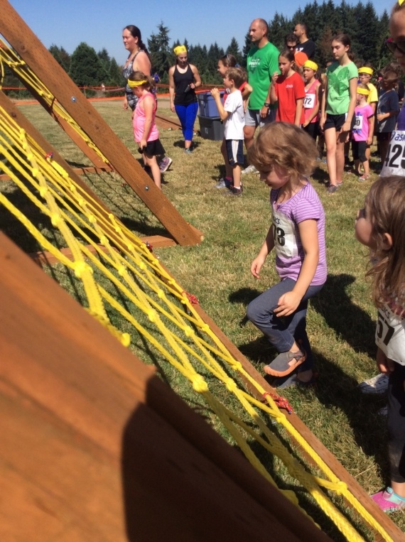 О жизни: Kids obstacle mud run !