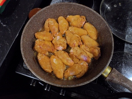 Кухня: Острые крылышки + сметано-чесночный соус