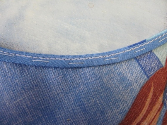 Швейный уголок: Обработка горловины и проймы летних платьев