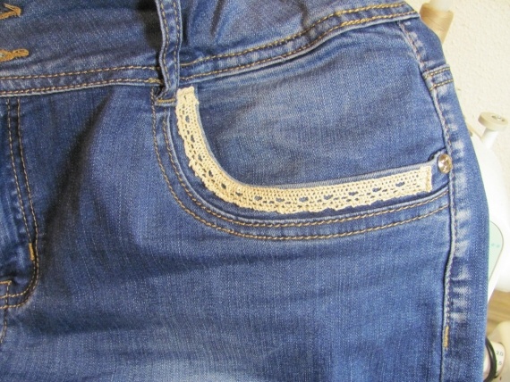 Швейный уголок: Лёгким движением руки джинсы превращаются....
