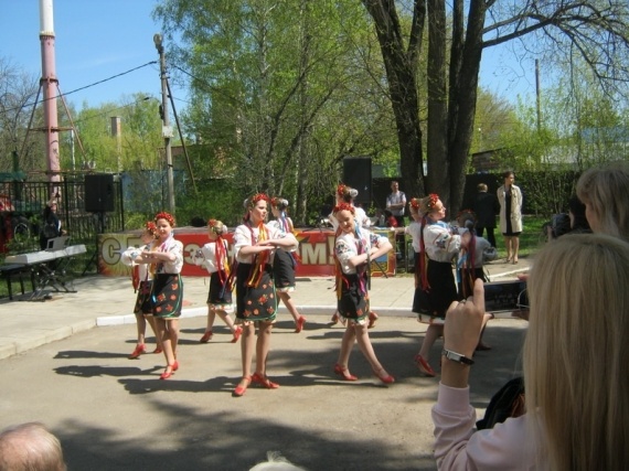 Флешмобы: Давно ушла от вас война. Седыми стали ветераны.