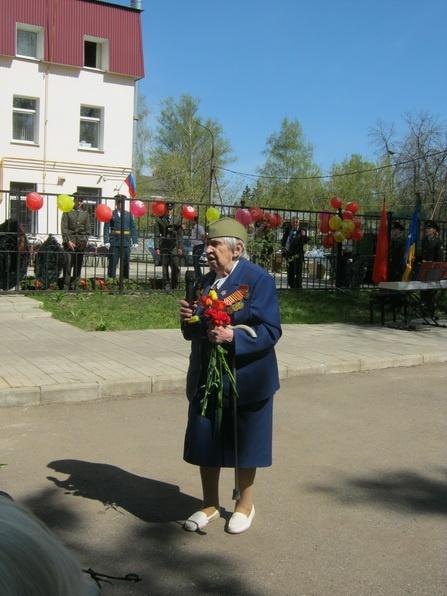 Флешмобы: Давно ушла от вас война. Седыми стали ветераны.