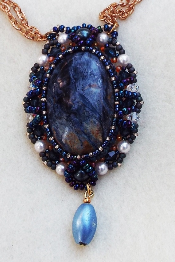 Зимняя Феерия 2015: Кулон «Петерсит и жемчуг»