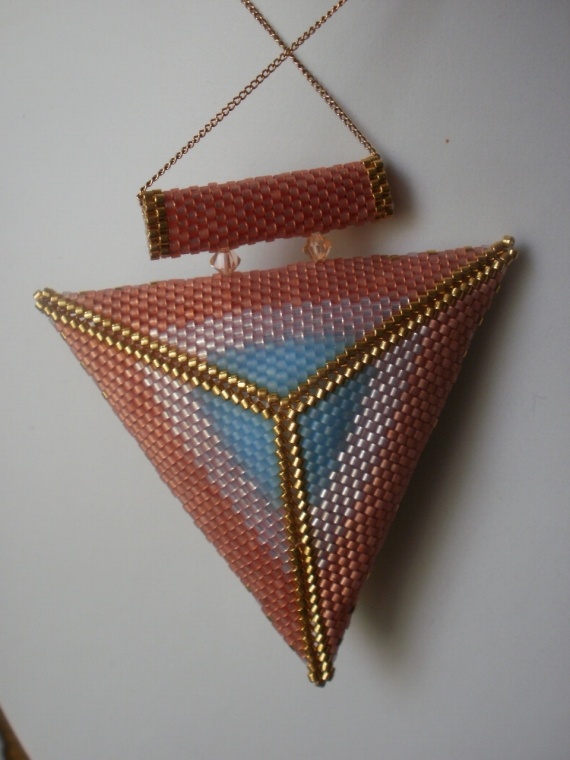 Альбом пользователя lararybka: Гламурно-треугольное с биконусами для пущего блеска.