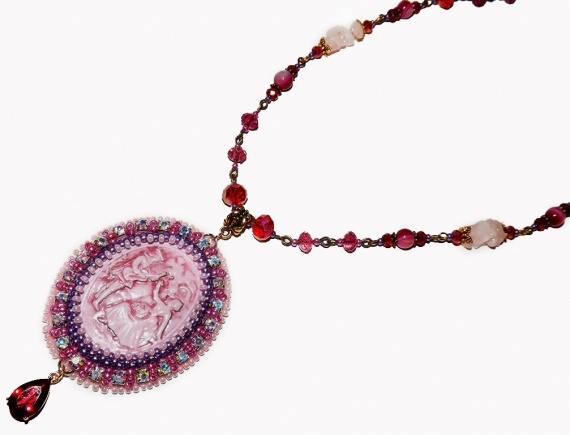 Альбом пользователя Lida: Колье-камея Дама и кавалер