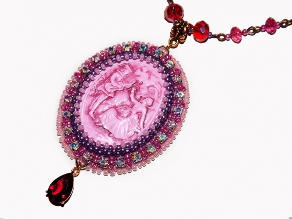 Альбом пользователя Lida: Колье-камея Дама и кавалер