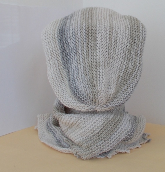 НЕбисерная лавка чудес: Комплект для девочки: вязаная мини-шаль и шапочка-бини