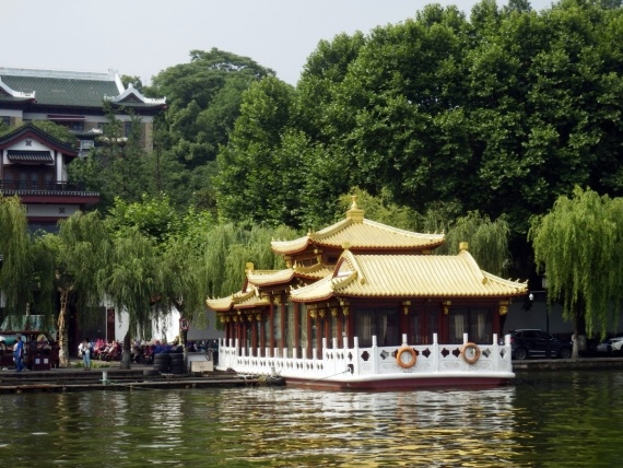 Путешествия: Пещера Жёлтого дракона, Пагода Шести Гармоний, Западное озеро... и китайская опера.
