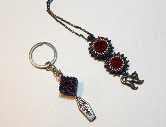 Альбом пользователя Мурлыкающая_Пантера: Кулон Не злите кошку и брелок Гробик по сходной цене