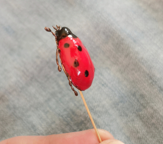 Альбом пользователя Наталья-Любава: Божья коровка из ювелирной смолы. Брошь-игла.