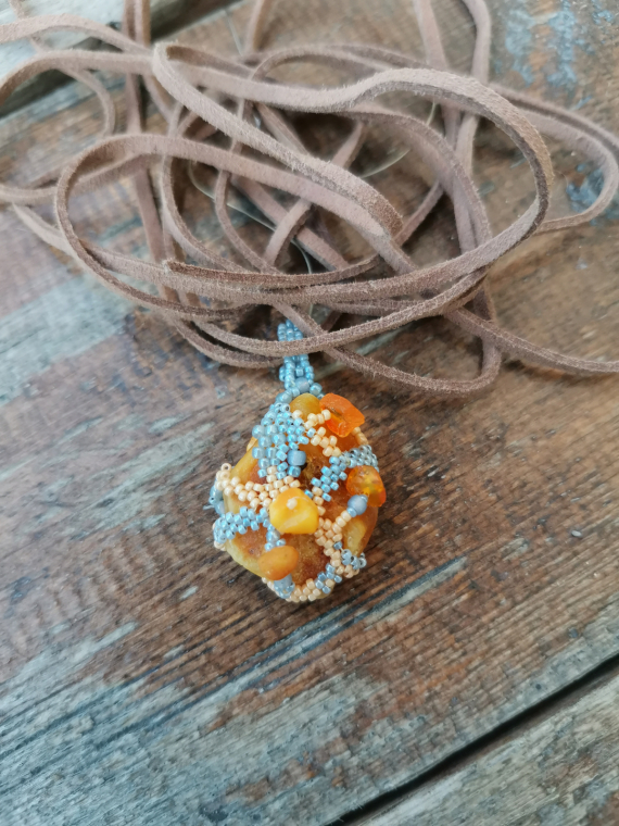 Альбом пользователя Наталья-Любава: Кулон с янтарем