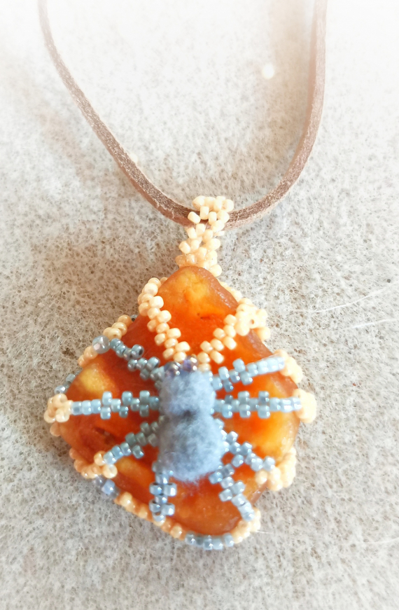 Альбом пользователя Наталья-Любава: Кулон с янтарем