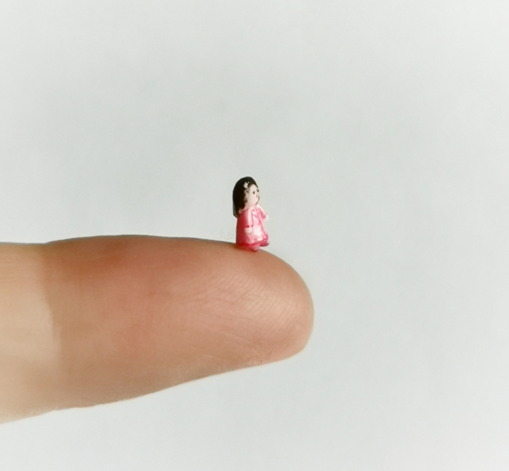 НЕбисерная лавка чудес: Миниатюрная девочка