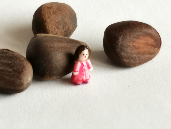 НЕбисерная лавка чудес: Миниатюрная девочка