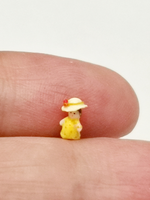 НЕбисерная лавка чудес: Дама в шляпе-миниатюра