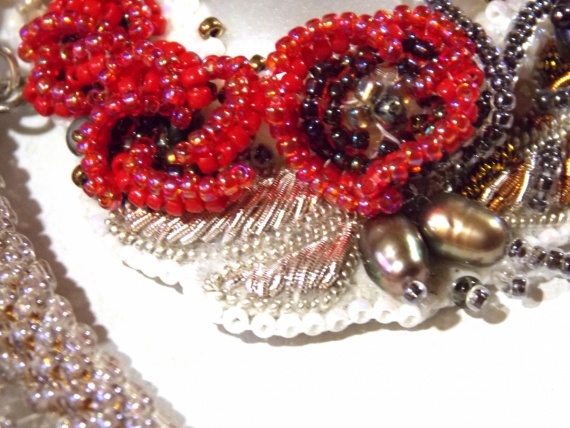 Альбом пользователя Мари05: Кулон Маки на снегу и брошь с монограммой