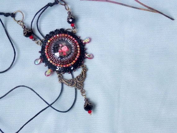 Альбом пользователя Мари05: Кулон Роза на черном