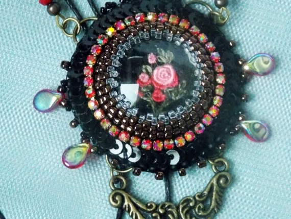 Альбом пользователя Мари05: Кулон Роза на черном