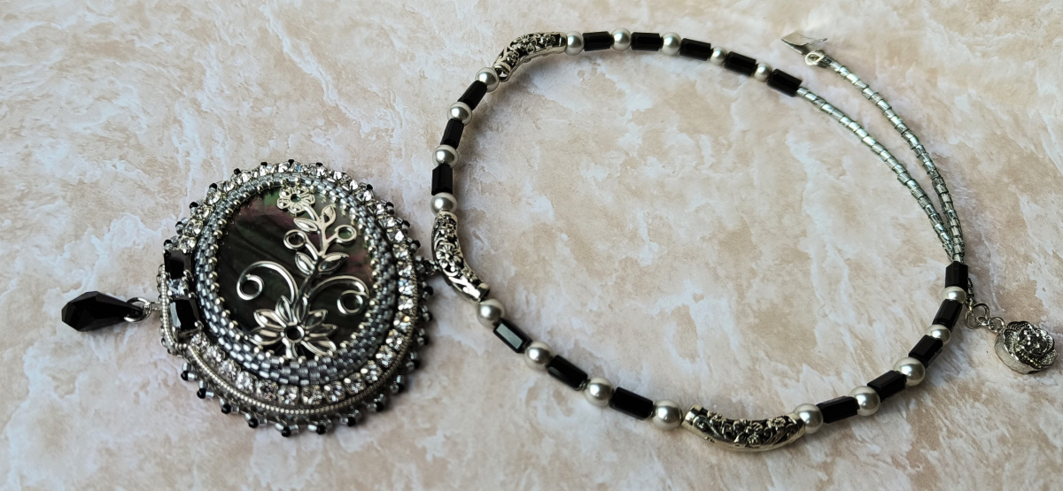 Альбом пользователя Stavka0761: Чокер с перламутровым кулоном