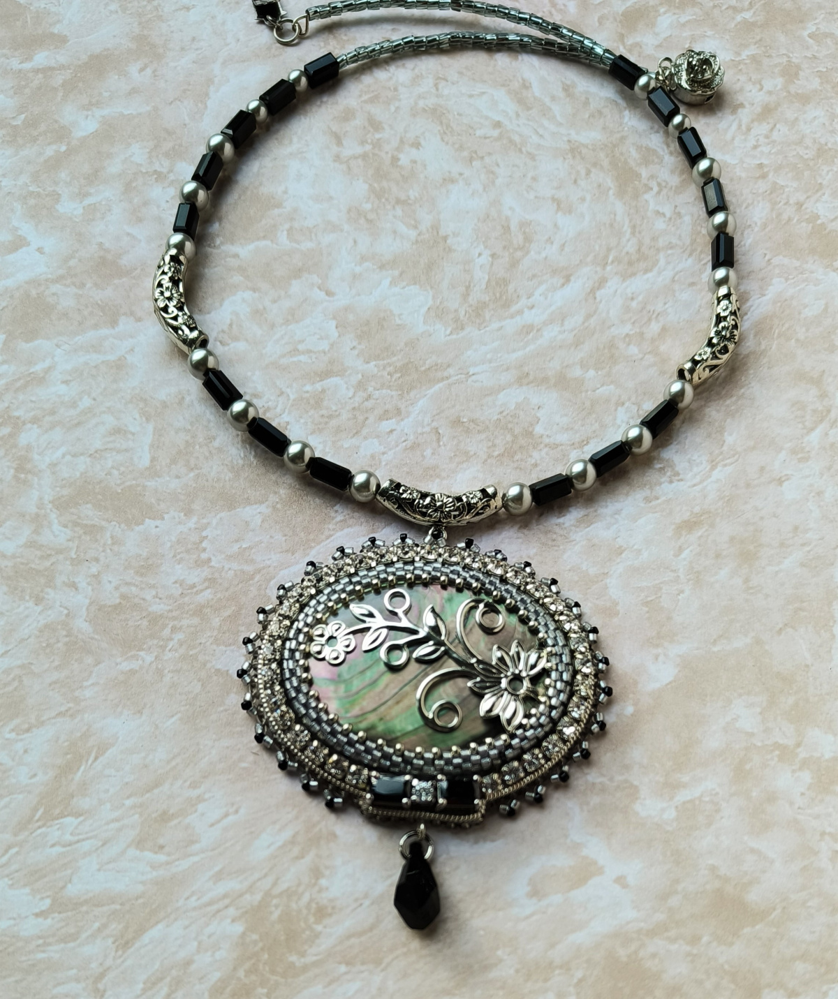 Альбом пользователя Stavka0761: Чокер с перламутровым кулоном