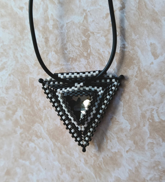 Альбом пользователя Stavka0761: Кулон треугольник из китайской делики