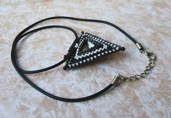 Альбом пользователя Stavka0761: Кулон треугольник из китайской делики