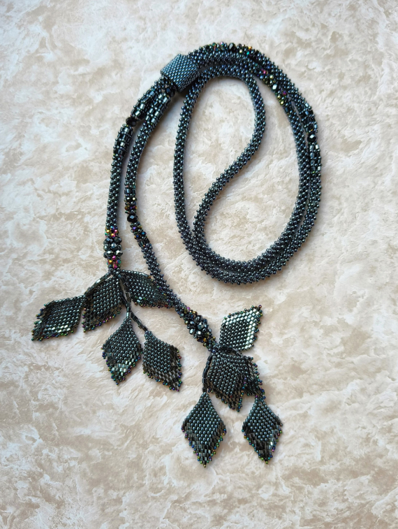 Альбом пользователя Stavka0761: Лариат с листиками или переделка из непутёвого цветка