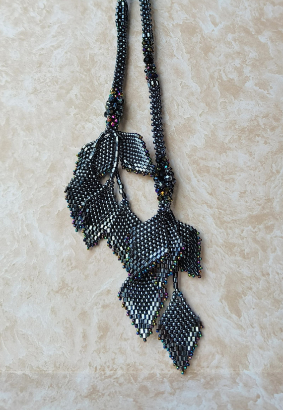 Альбом пользователя Stavka0761: Лариат с листиками или переделка из непутёвого цветка