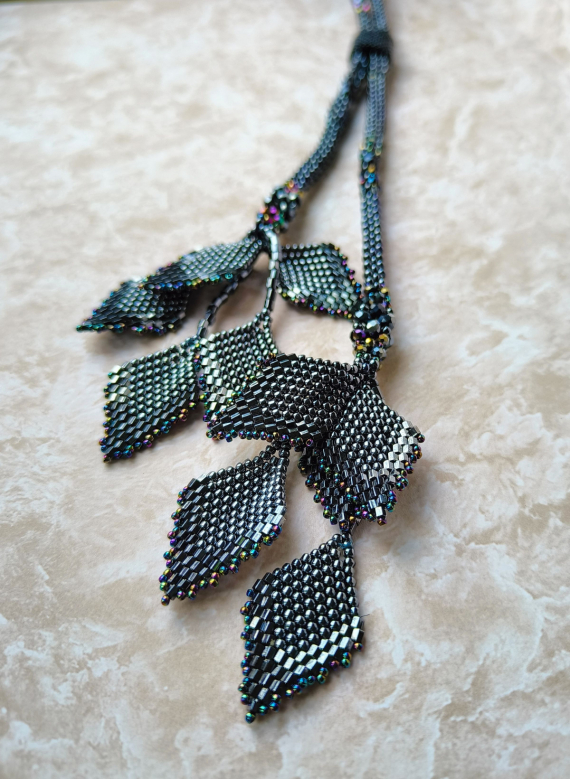 Альбом пользователя Stavka0761: Лариат с листиками или переделка из непутёвого цветка