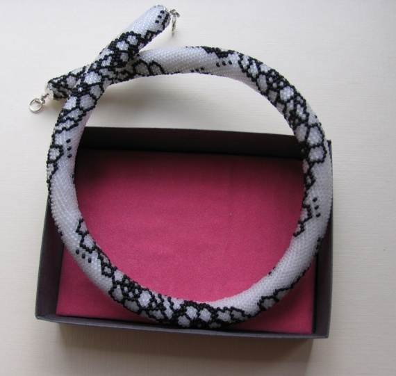 Альбом пользователя anela: Жгут Монохромный сад