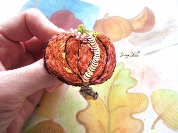 НЕбисерная лавка чудес: Брошь Тыковка