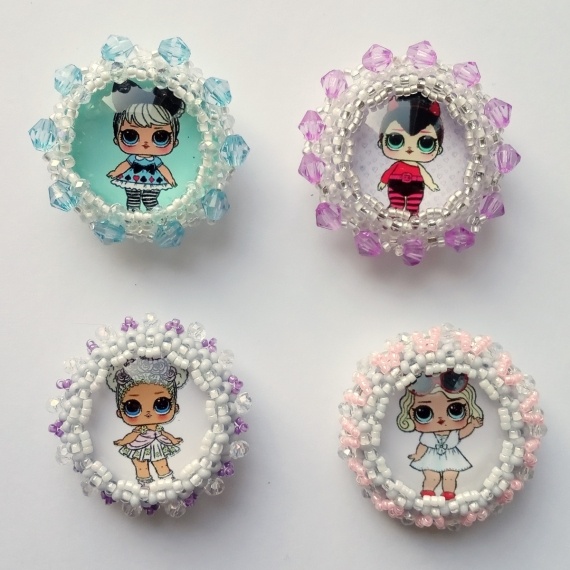 Альбом пользователя mambush: Брошки-кулоны со стеклянными кабошонами с портретами кукол Лол.