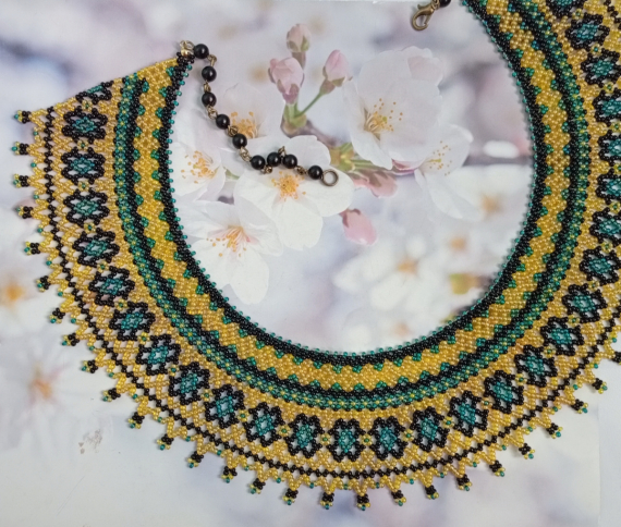 Альбом пользователя mambush: Колье-сетка Вагончики по схеме из инета