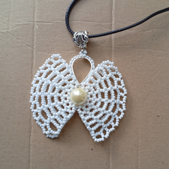 Альбом пользователя mambush: Кулон Олонецкая бабочка вариант 2 - квадратным жгутом и поговорить