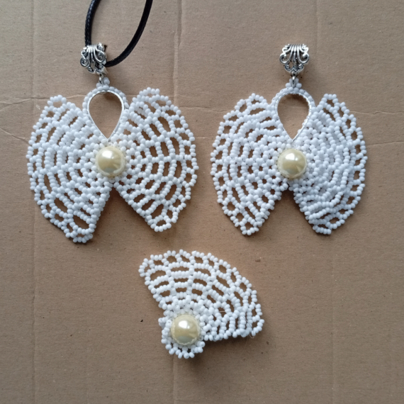 Альбом пользователя mambush: Кулон Олонецкая бабочка вариант 2 - квадратным жгутом и поговорить