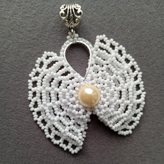 Альбом пользователя mambush: Кулон Олонецкая бабочка вариант 2 - квадратным жгутом и поговорить