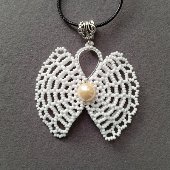 Альбом пользователя mambush: Кулон Олонецкая бабочка вариант 2 - квадратным жгутом и поговорить