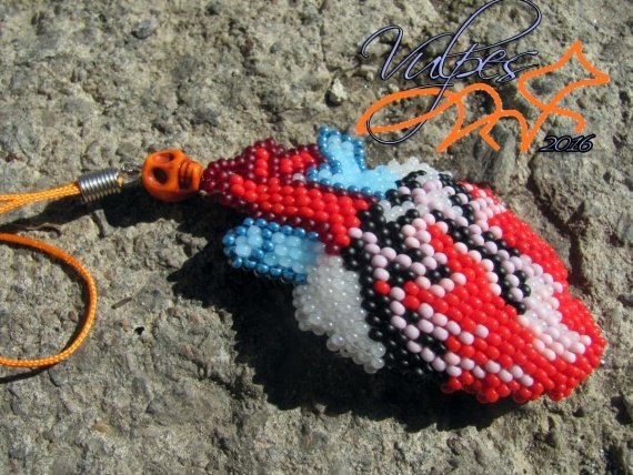 Альбом пользователя Лисица: Брелок на телефон Сердце бьется