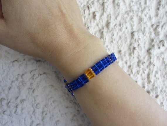 Альбом пользователя katriona: Простенький браслет к синему флешмобу