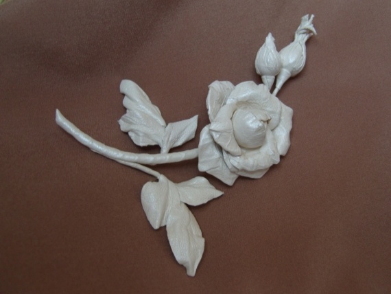 НЕбисерная лавка чудес: Белая роза,брошь из кожи.
