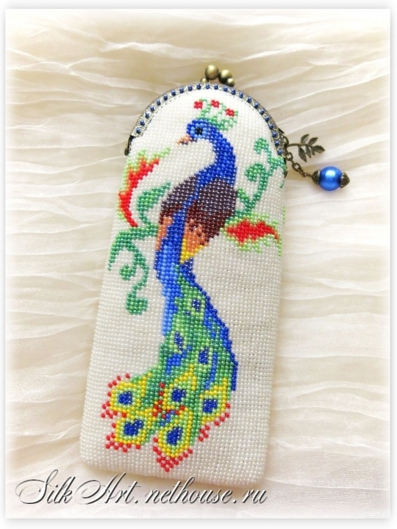 Альбом пользователя SilkArt_Татьяна: Футляр для очков "В гостях у сказки" выполнен в технике вязания с бисером.