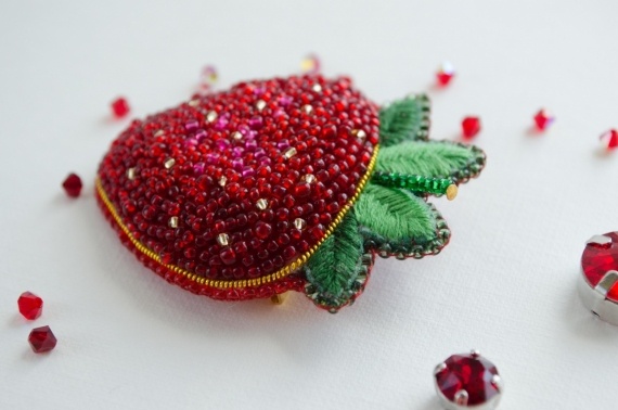 Альбом пользователя ИринаVesna: Брошь Клубничка