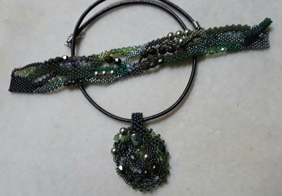 Альбом пользователя Portulaka: Кулон и браслет в зеленых тонах