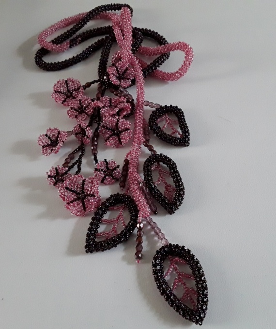 Альбом пользователя Portulaka: Длинный шнурок с розовыми цветами...