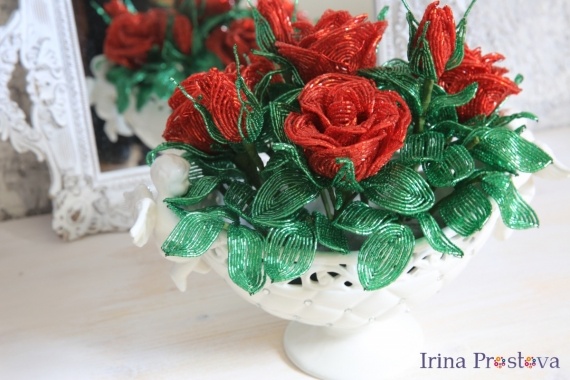 Кустовые розы из бисера (76 фото)